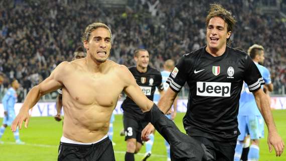 Caceres-Pogba, Juve ok col Napoli e sola in vetta