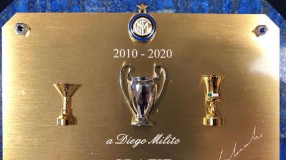 Inter, targa del Triplete in casa Milito: "La conserverò con grande affetto, grazie Moratti"