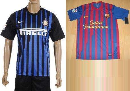 Le maglie di Inter (fasulla) e Barcellona (vera) a confronto