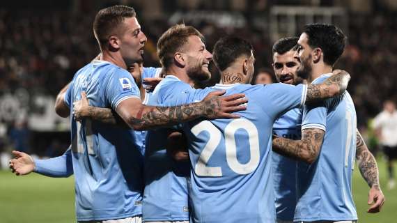 Lazio, la squadra di Sarri è arrivata in serata nel ritiro milanese. Domani l'inter