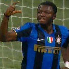 Pallonata sul volto, qualche problema per Muntari