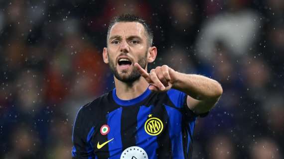 De Vrij: "La maglia dell'Inter è un onore. L'esultanza più grande? Quella nel derby vinto 4-2 nel 2020"