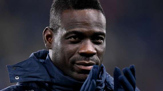 Balotelli guarda Lecce-Genoa dalla panchina. Vieira: "È importante, ma la squadra di più"