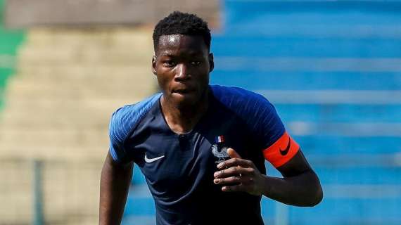 FcIN - Agoumé-Inter, ultimi dettagli: gli agenti in Francia venerdì. Il 17enne firmerà per 3 anni, poi andrà in ritiro