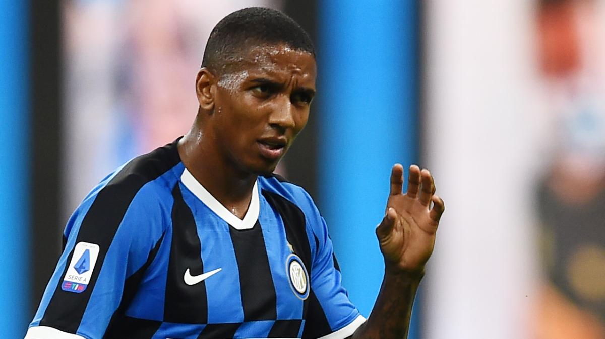 Young annuncia il ritiro: "Da Old Trafford a San Siro, viaggio incredibile"