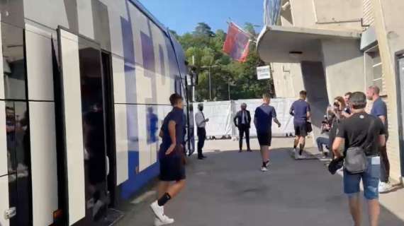VIDEO - Inter, inizia l'operazione Lugano: l'arrivo di squadra e dirigenti al Cornaredo