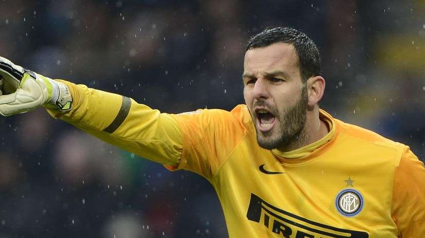 TS - Un emissario a Barcellona per vendere Handa: l'Inter punterebbe sulla coppia De Sanctis-Bardi