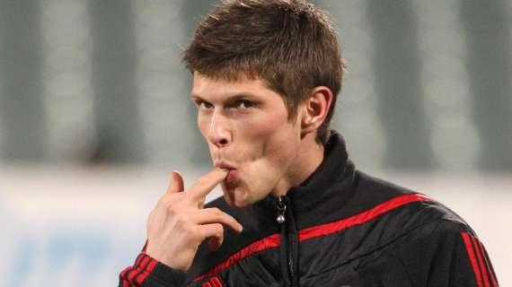 Gesto-choc? MilanNews in difesa di Huntelaar