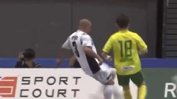 VIDEO - Intramontabile Roberto Carlos: doppietta show nel futsal in Giappone