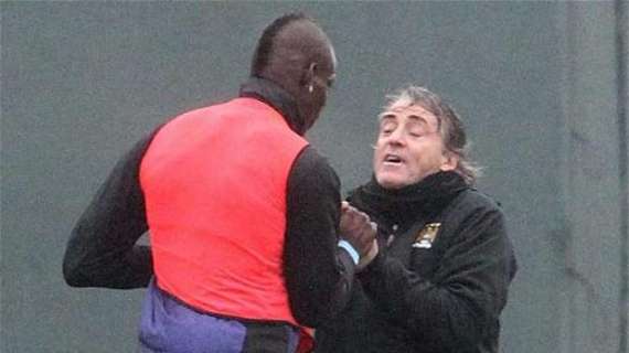 FOTO - Delirio al City: rissa tra Balotelli e Mancini!