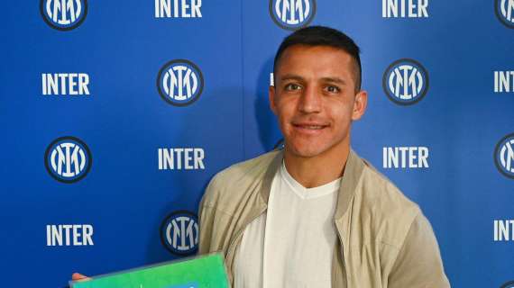 Sanchez premiato da Lenovo come giocatore del mese, l'Inter ironizza: "I campioni sono così"