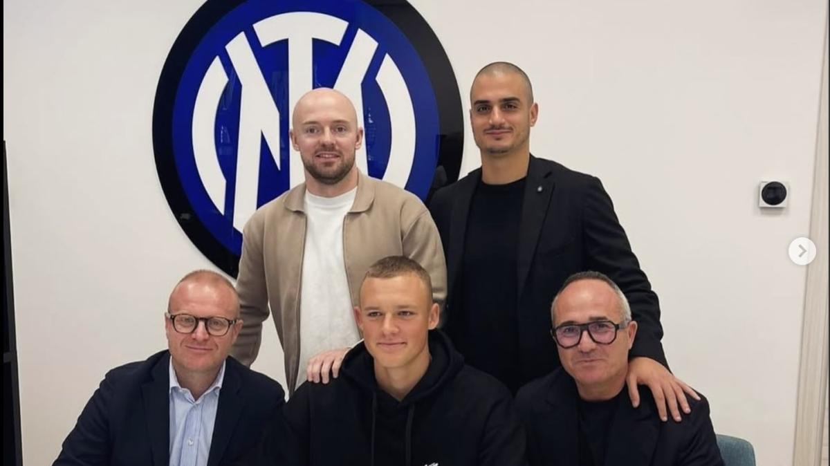 L'Inter blinda il baby Adomavicius: il portiere rinnova fino al 2028. Gli agenti soddisfatti: "Il lavoro continua"