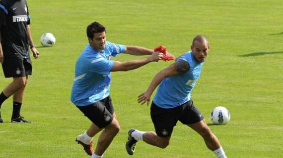 Chivu insegue Sneijder in allenamento