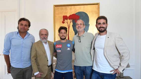 UFFICIALE - Dries Mertens rinnova con il Napoli, DeLa festeggia: "Felici di stare insieme a lungo"