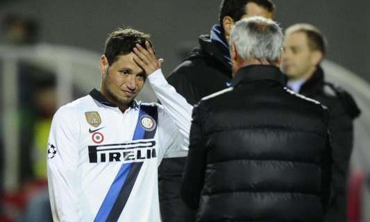 Mauro Zarate stanco dopo la gara di Lille con Ranieri al suo fianco