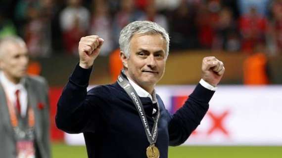 UFFICIALE - Man. United, Mou rinnova: "Di solito firmo nuovi contratti dopo grandi vittorie, come all'Inter" 