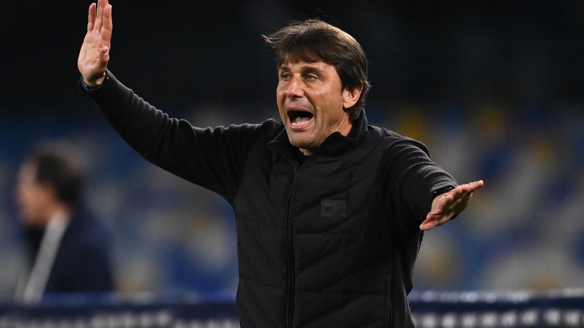 Napoli, Conte: "Il sogno Scudetto è ardito, ma non si è spento. Mancano 6 partite e l'Inter deve giocare"