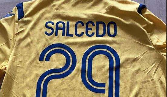 Salcedo, la 29 dell'Hellas Verona in regalo a Colidio: "Grazie, amico"