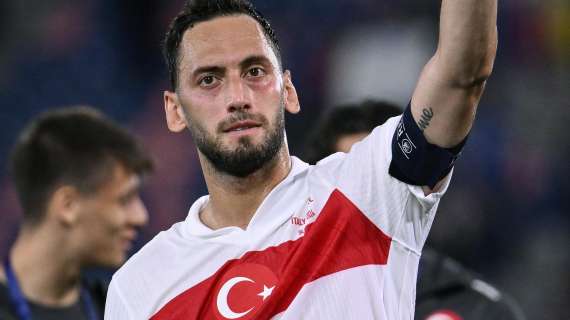 TS - Infortunio Calhanoglu, oggi gli esami: l'Inter aspetta, il turco ha una speranza 