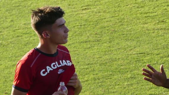 Il Cagliari annuncia un rinnovo a pochi giorni dalla sfida contro l'Inter: il giovane Cavuoti firma fino al 2030