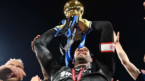 Handanovic alza la Coppa anche sui social: "Questa è per il mondo Inter"