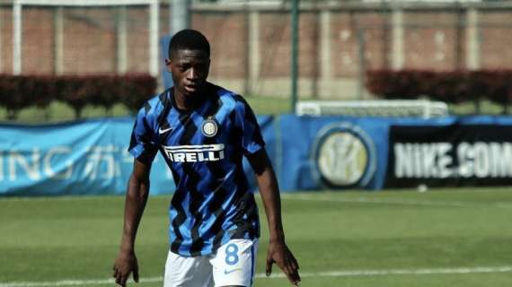 Kamate sigla il primo contratto da professionista con la Primavera: "Ringrazio la mia famiglia, forza Inter"