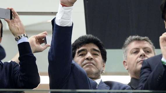 Maradona, che frecciata: "Quella vergogna di Icardi sa solo andare a casa di..."