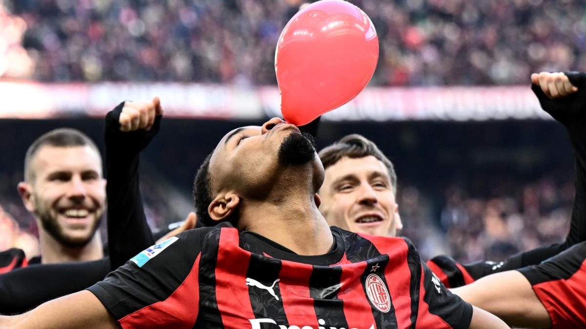 Il Milan scopre i gol di Nkunku: doppietta nel 3-0 al Verona e sorpasso in vetta all'Inter