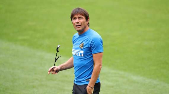 Sky - Conte superstar ad Appiano: tanti autografi e selfie coi tifosi. Che gli chiedono di restare