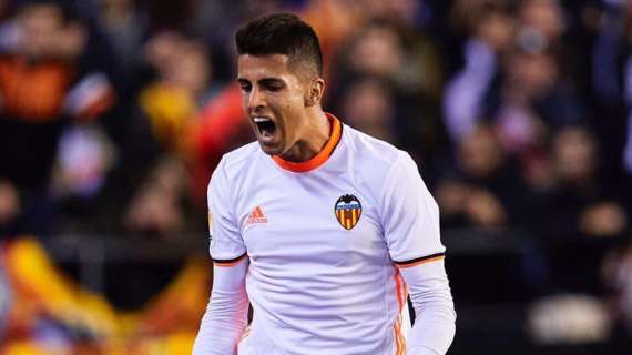 Joao Cancelo è atterrato a Milano: oggi visite e poi la firma che lo lega all'Inter 