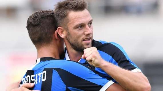 De Vrij: "Siamo un bel gruppo, parlo spesso con Godin. Che ricordi con Milan e Tottenham"