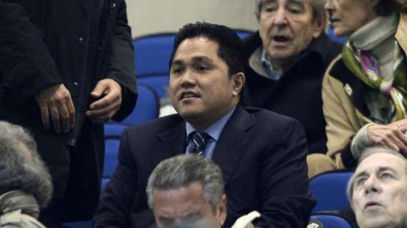 VIDEO - Thohir-show: cantante per una sera