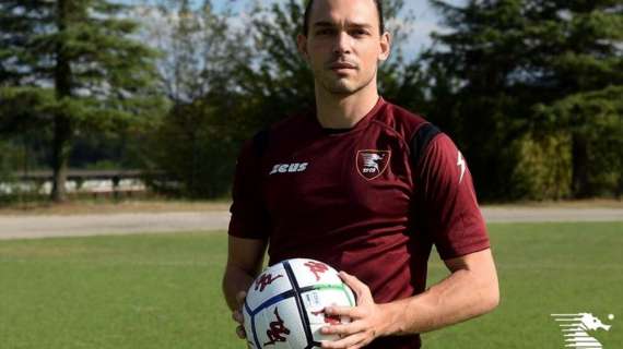 Salernitana, il difensore albanese Veseli positivo al tampone molecolare