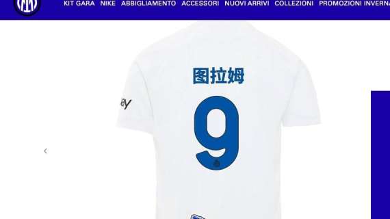 FOTO - L'Inter dà il benvenuto all'anno del Drago: a Roma maglia in caratteri cinesi. È già disponibile nello store