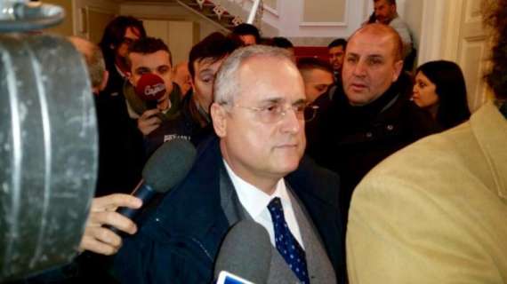 Nella mixed zone dell'Olimpico Lotito si lamenta di Massa. Poi Tare rimprovera Hernanes e i giornalisti...