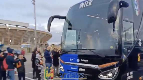 VIDEO - Lecce-Inter, quasi tutto pronto allo stadio Via del Mare: l'arrivo del pullman nerazzurro 