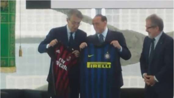 VIDEO - Moratti-Berlusconi premiati a maglie... invertite