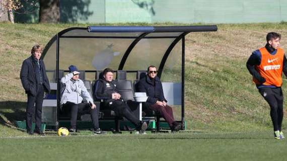 FOTO - Branca e Mazzarri osservano la partitella 