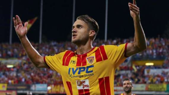 Puscas è il re di Benevento: un suo gol stende il Carpi e regala la prima storica promozione in A ai sanniti