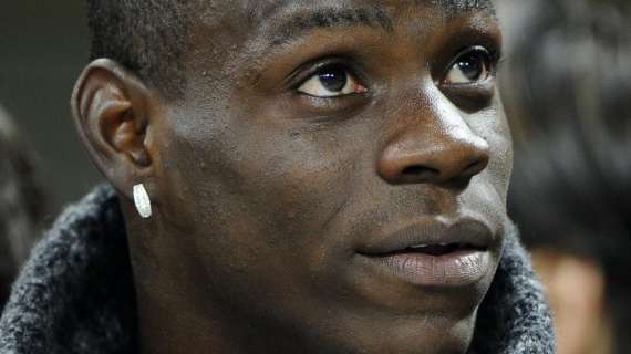 Balotelli, sempre lui: ora si è dato al 'lancio del lampone'