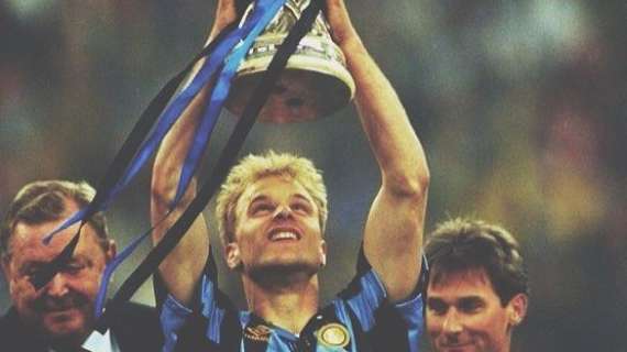 Bergkamp festeggia 51 anni: l'Inter gli fa gli auguri ricordando la Coppa Uefa 1994