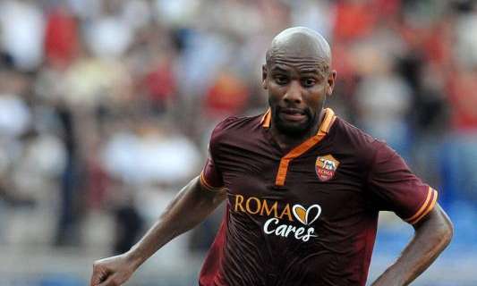 Maicon ricorda: "Triplete, che momento!". Zanetti lo saluta in diretta e il Colosso risponde: "E' un robot"