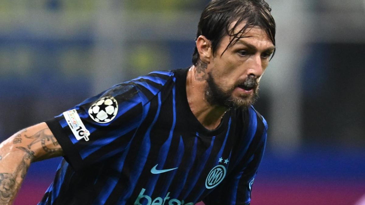 Acerbi fuori circa un mese, sinistra somiglianza con lo scorso anno. Ma Chivu ha già avviato la transizione