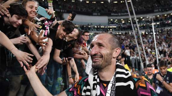 Nazionale, Chiellini sceglie l'erede: "Bastoni sempre più forte a livello mondiale, gli serve solo il tempo di maturare"