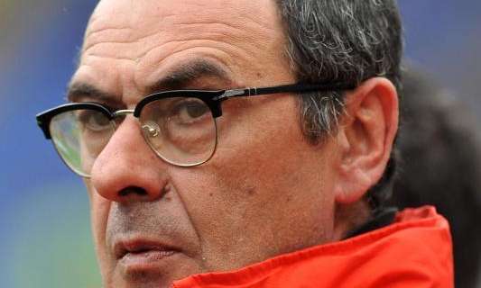 Sarri sarcastico sulle polemiche arbitrali allo Stadium: "Può darsi che tutte le squadre siano pazze"