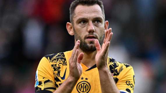 De Vrij resta sul pezzo e spera nell'opzione. E anche i tifosi interisti lo confermerebbero