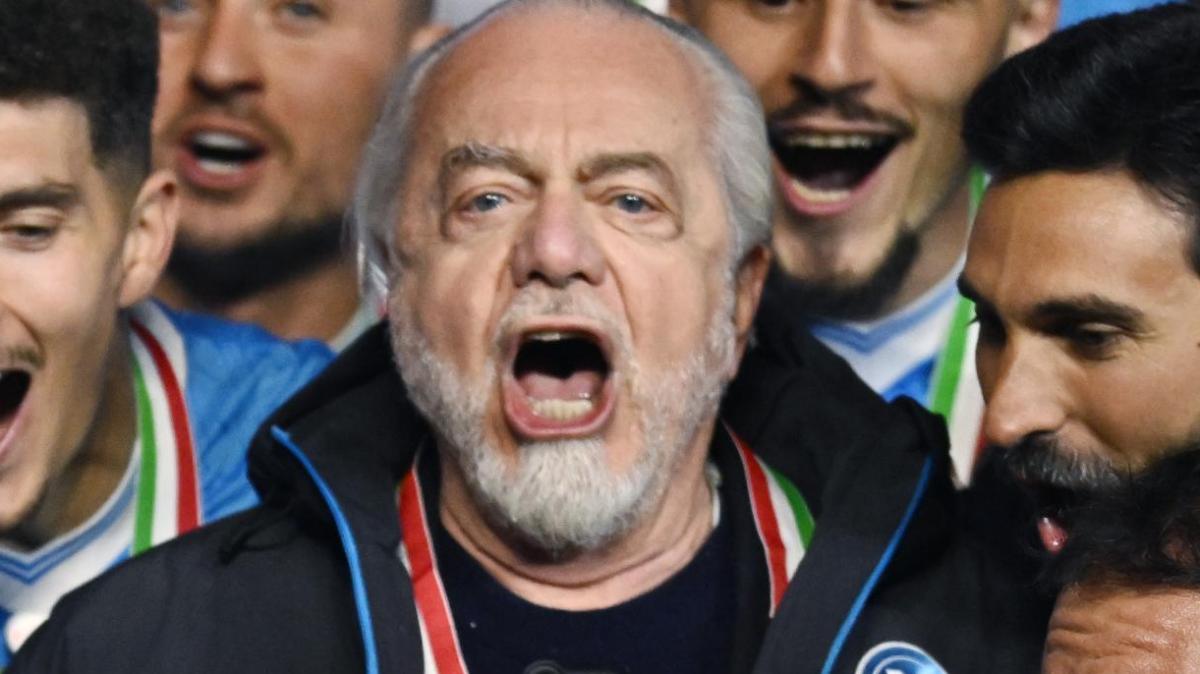 De Laurentiis, Natale all'attacco: "Nel calcio dirigenti troppo legati alla poltrona. Si gioca troppo"