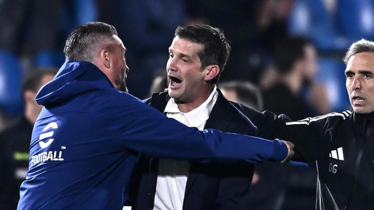 I botta e risposta con Fabregas, il gesto con Dumfries: Chivu protagonista del BordoCam di Como-Inter