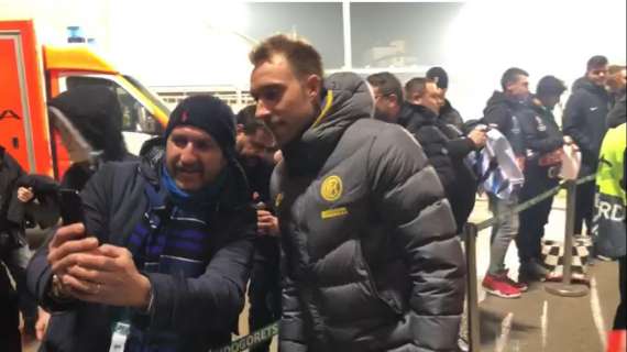 VIDEO - Eriksen-Mania in Bulgaria: entusiasmo e selfie alle stelle