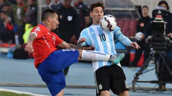 Tra patadón e kryptonite: Messi, Medel è un incubo